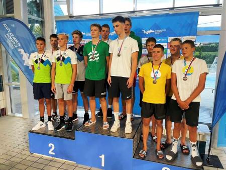 Plavalke in plavalci začeli zelo uspešno z zbiranjem medalj  (7)